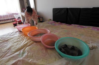 宜章楼上漏水，住户失联，小区没物管，业主维权难！律师来支招……